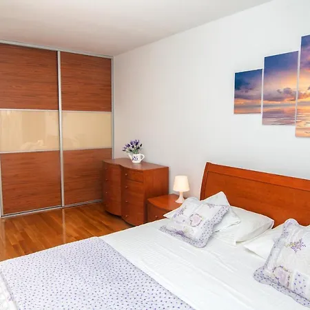 Apartament Zoi *